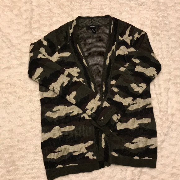 Forever 21 Sweaters - EUC super soft camo knit open cardigan sz S